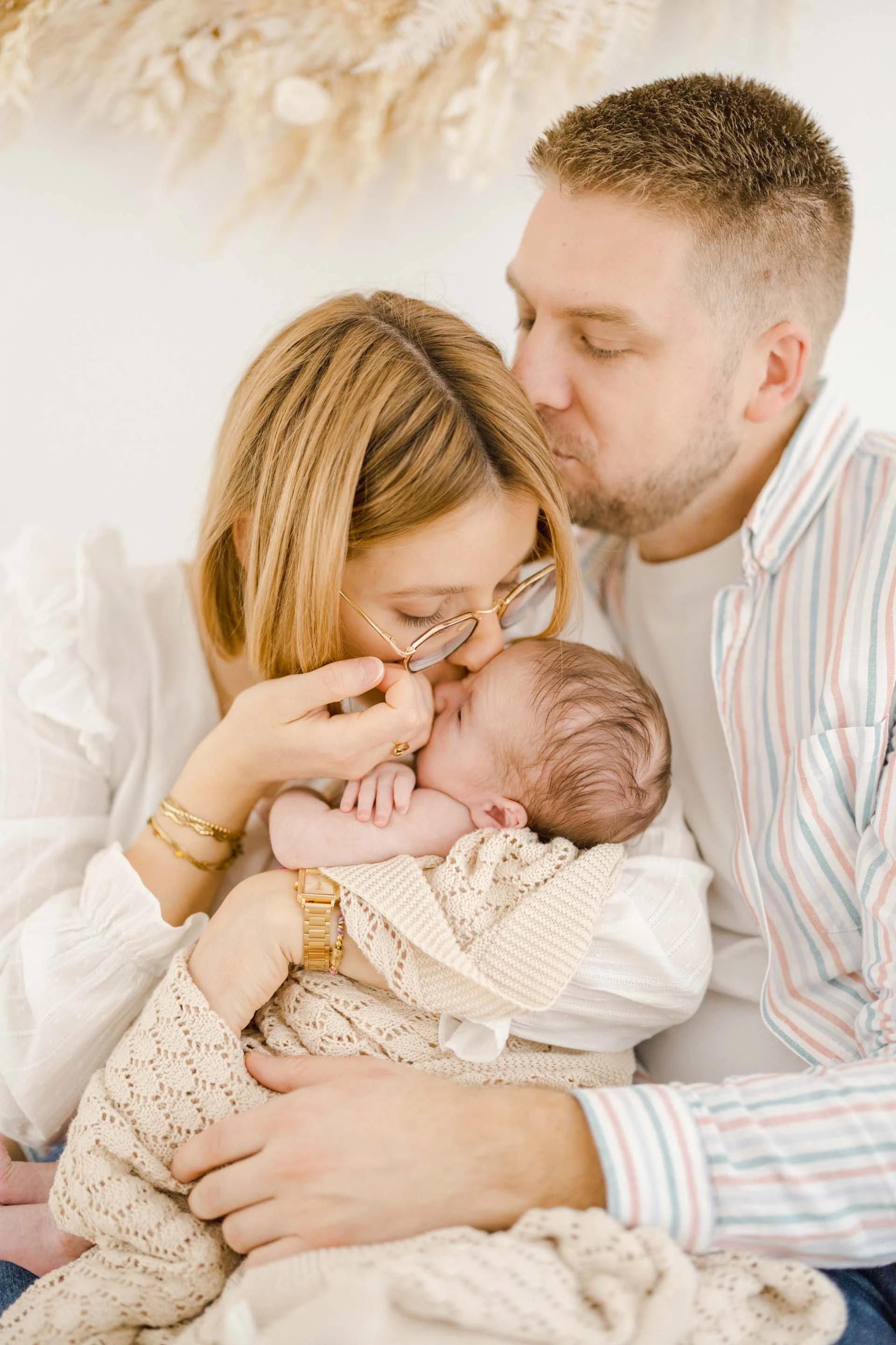 bonheur enfant amour famille gris